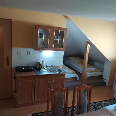 Orman Evi Pod Lipami