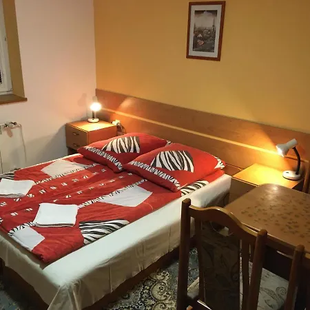 Pod Lipami Orman Evi