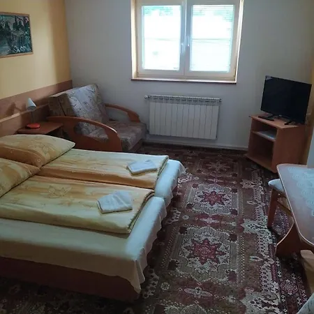 Pod Lipami Orman Evi